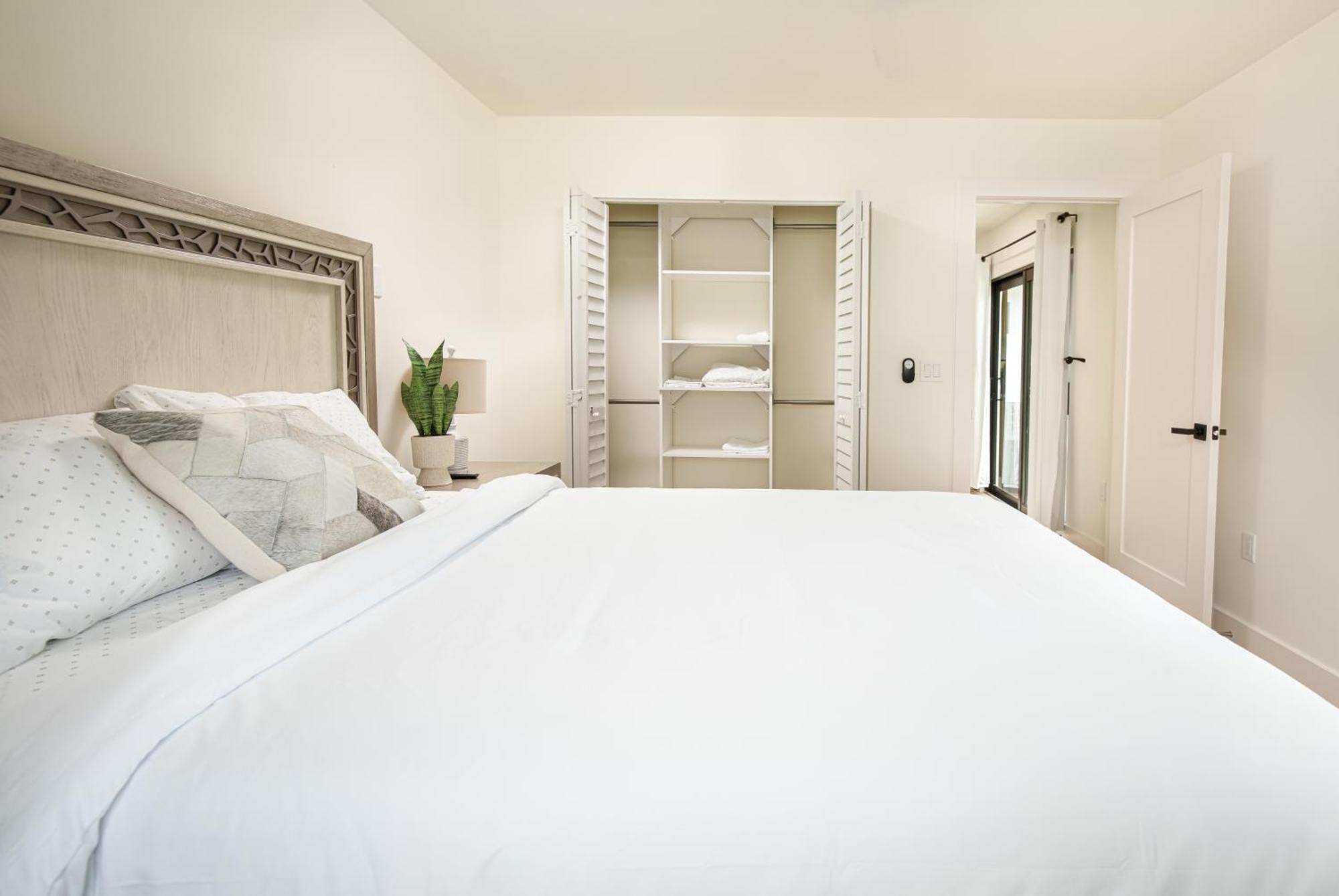 Black Vanilla - Stylish Symphony 3Miles Downtown North North Naples Esterno foto