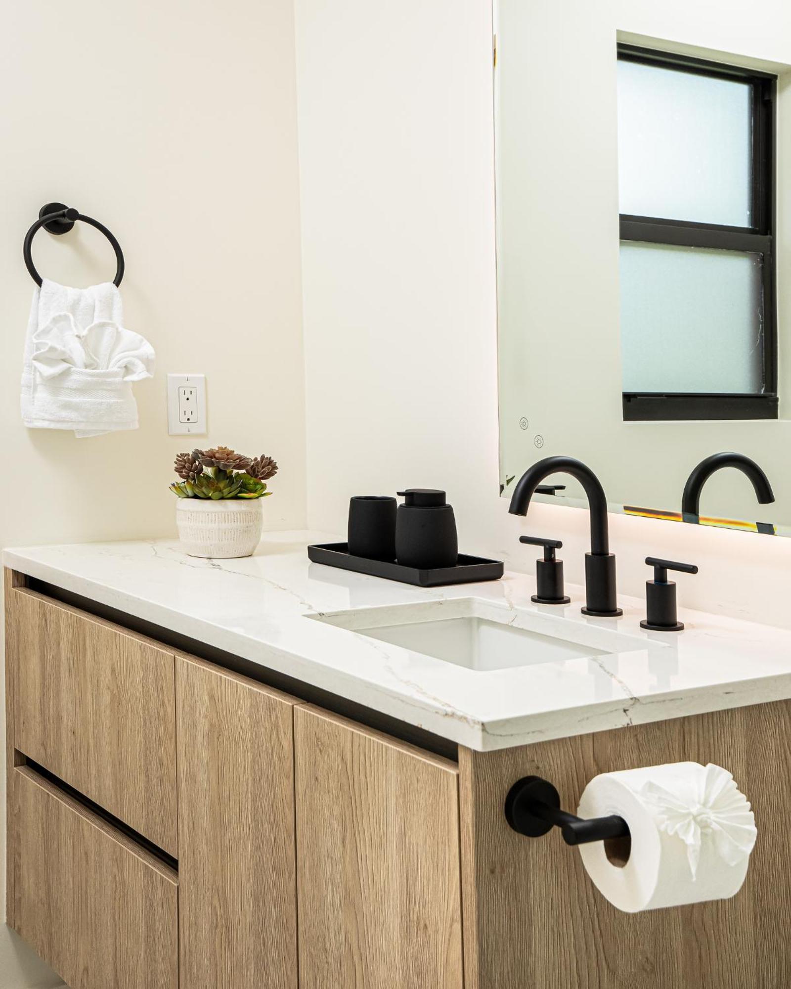 Black Vanilla - Stylish Symphony 3Miles Downtown North North Naples Esterno foto